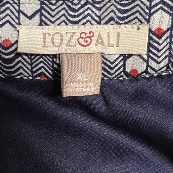 Roz & Ali feminine chevron print with dot and metallic thread top. # 27G - Picture 4 of 6